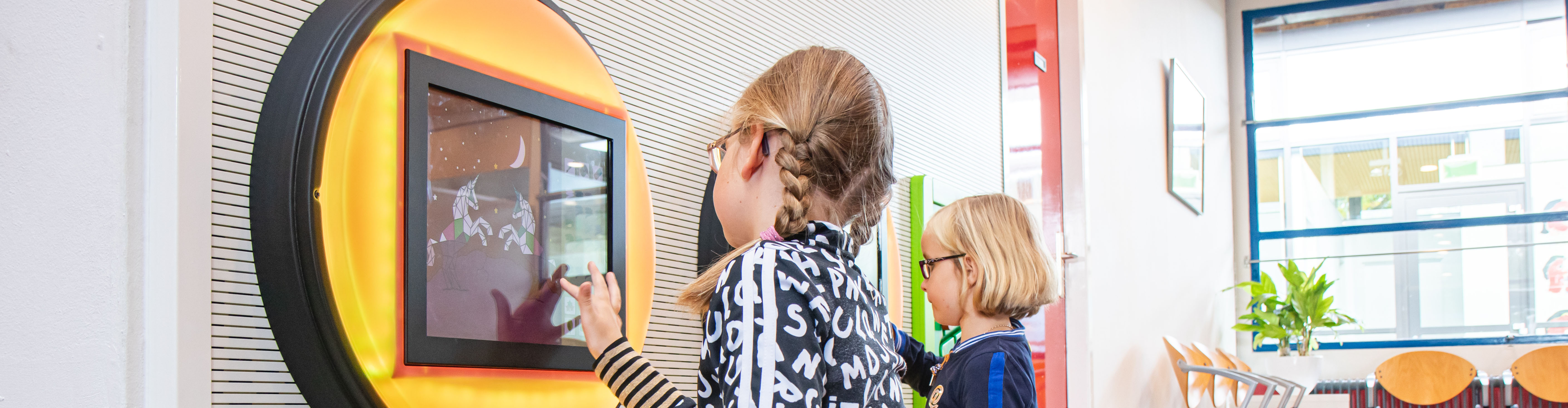 this image shows a kidscorner with virtual play system in healthcare