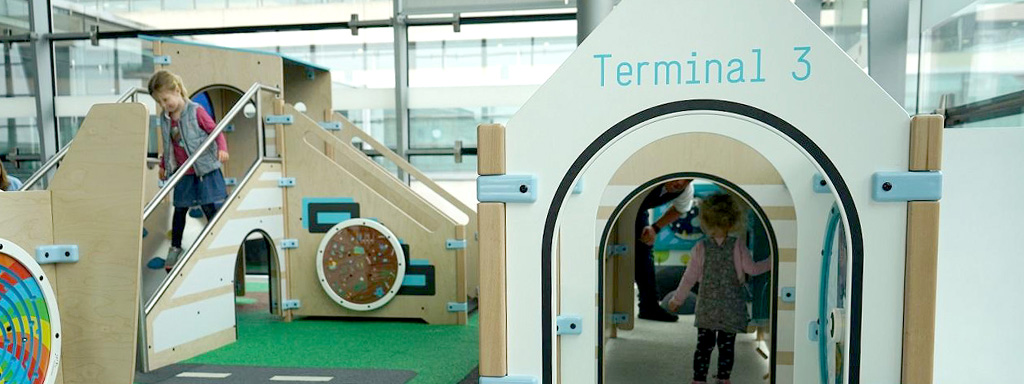 Kinderhoek met speelconcepten van IKC op luchthaven Köln