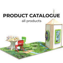 Product brochure overview met een speeltoren en een kralentafel voor extra speelwaarde binnen uw onderneming