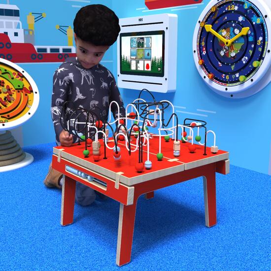 Op deze afbeelding ziet u een kind bij de Buxus Table wirebeads red uit de kindermeubel collectie Buxus