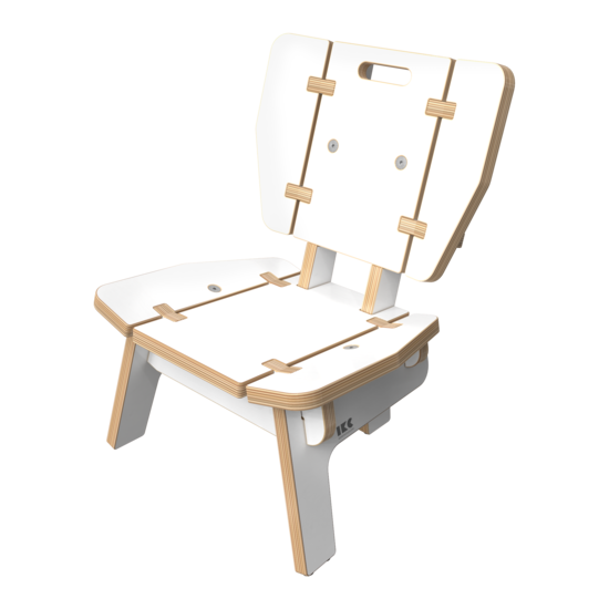 witte houten loungestoel voor kinderen in de kinderhoek met rugleuning