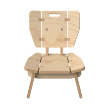 houten loungestoel voor kinderen in de kinderhoek met rugleuning