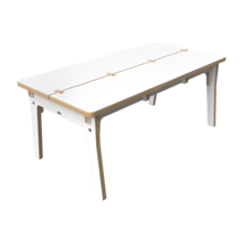 Witte houten tafel voor kinderen voor in een kinderhoek